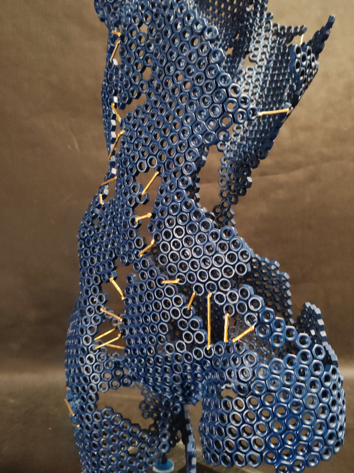 scultura SUTURA