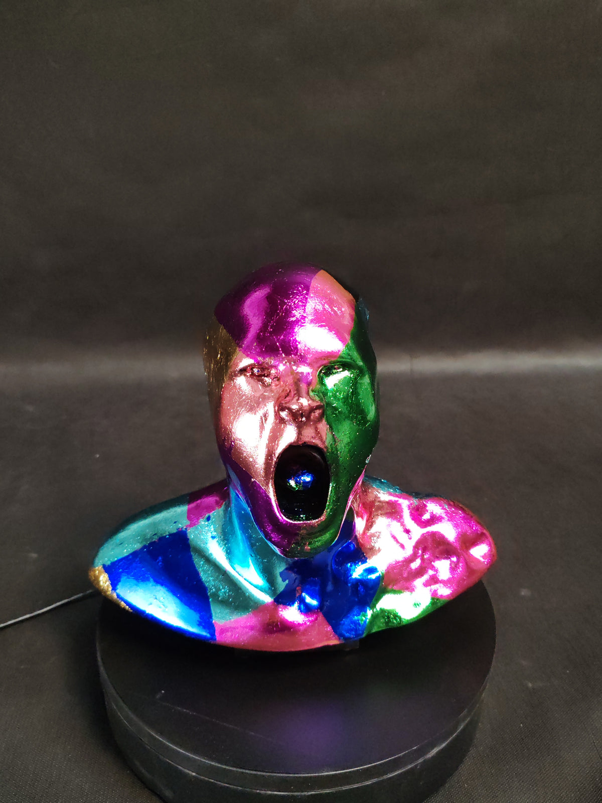 scultura CHROMA