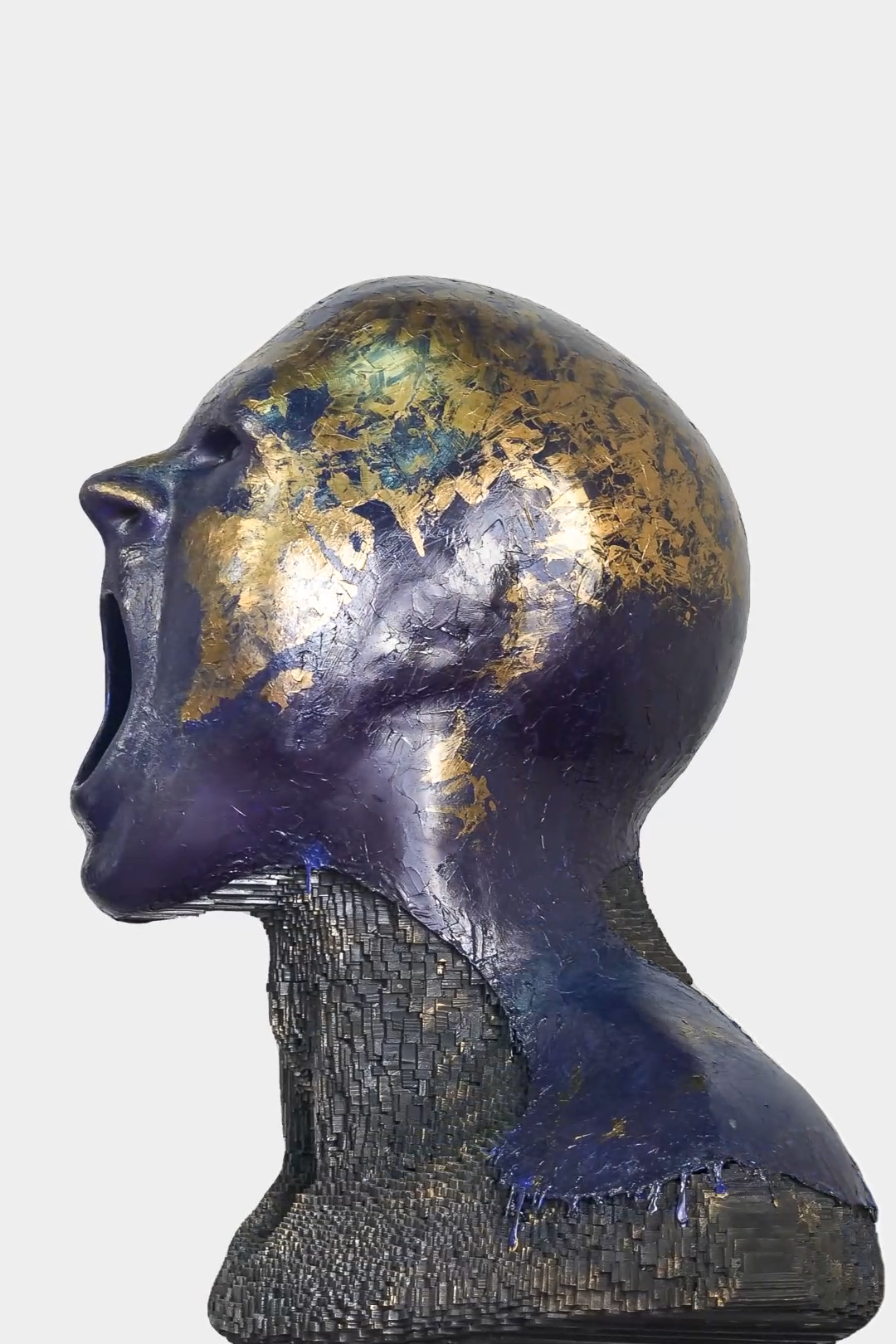 scultura vetroresina legno, mare di sardegna,scultura girevole, Murmur scultura, arte ecologista, scultura ambientale, arte contemporanea vetroresina, design sostenibile, scultura donna in volo, scultura resina fibra, base rotante, scultura simbolica, arte attivista, scultura messaggio ambientale, installazione vetroresina legno, scultura moderna