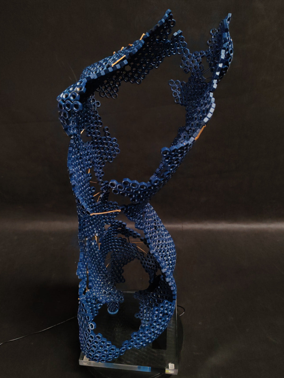 scultura SUTURA