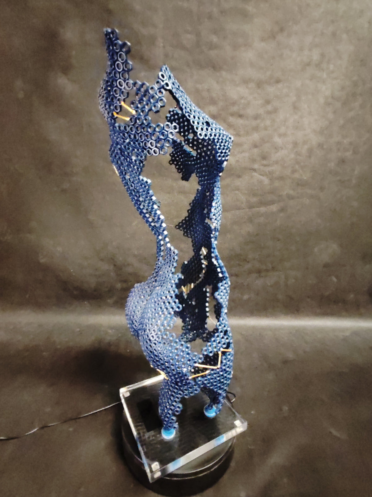 scultura SUTURA