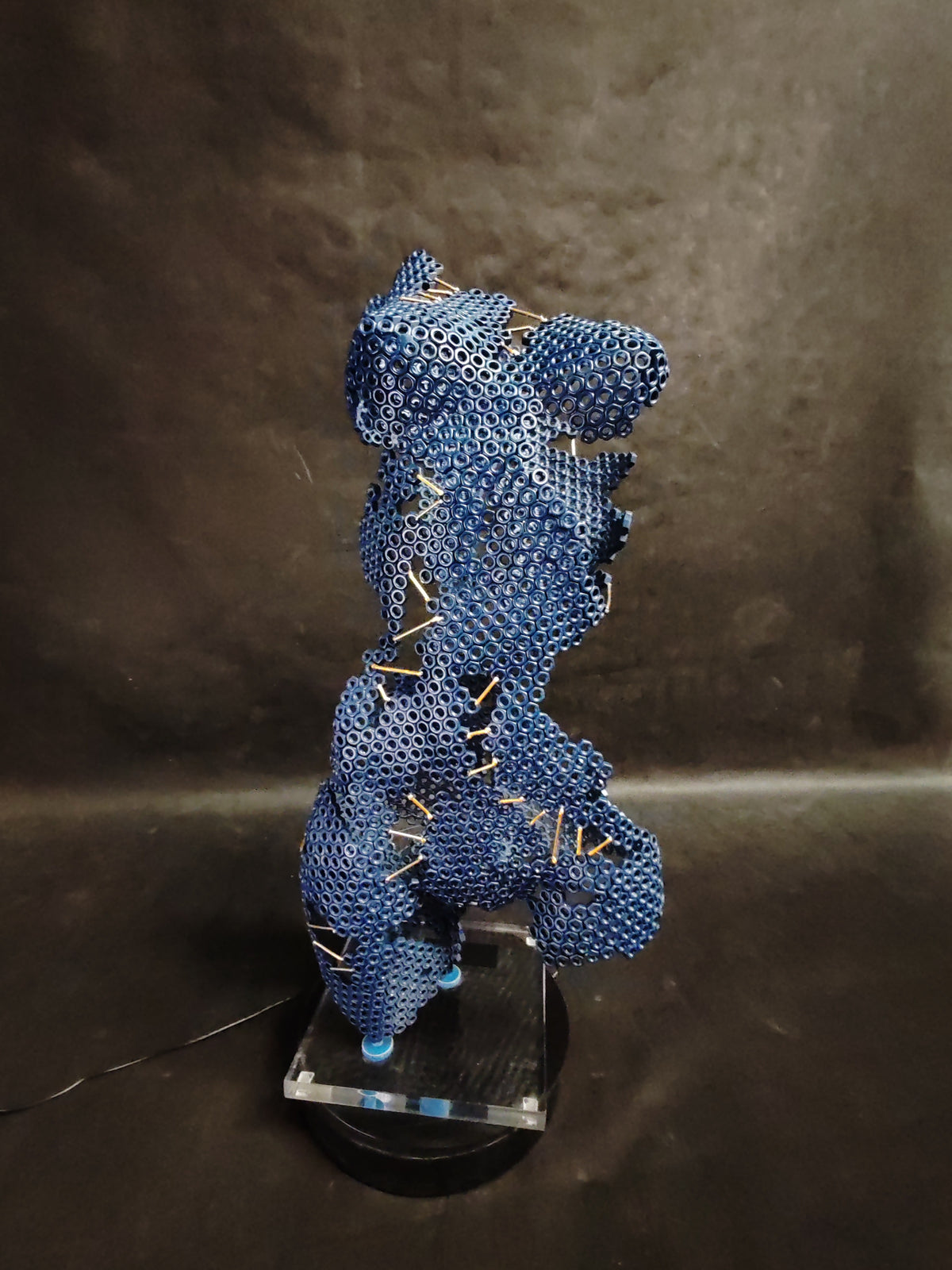 scultura SUTURA