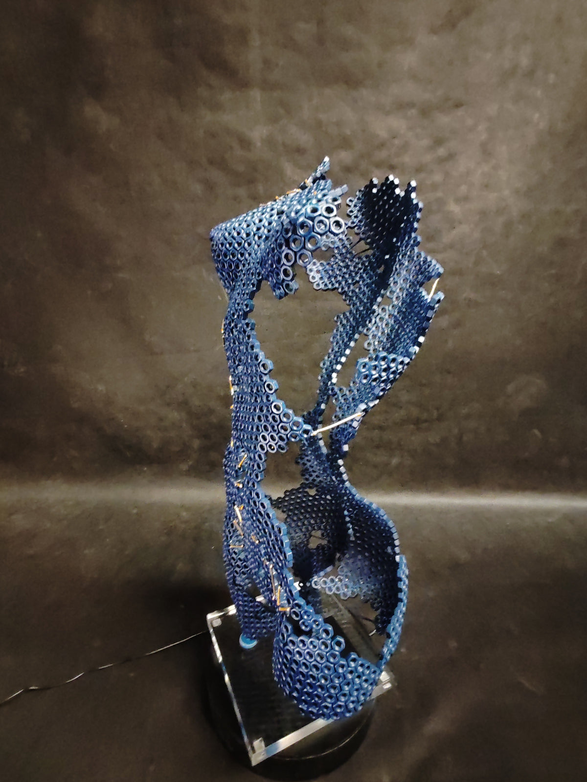 scultura SUTURA