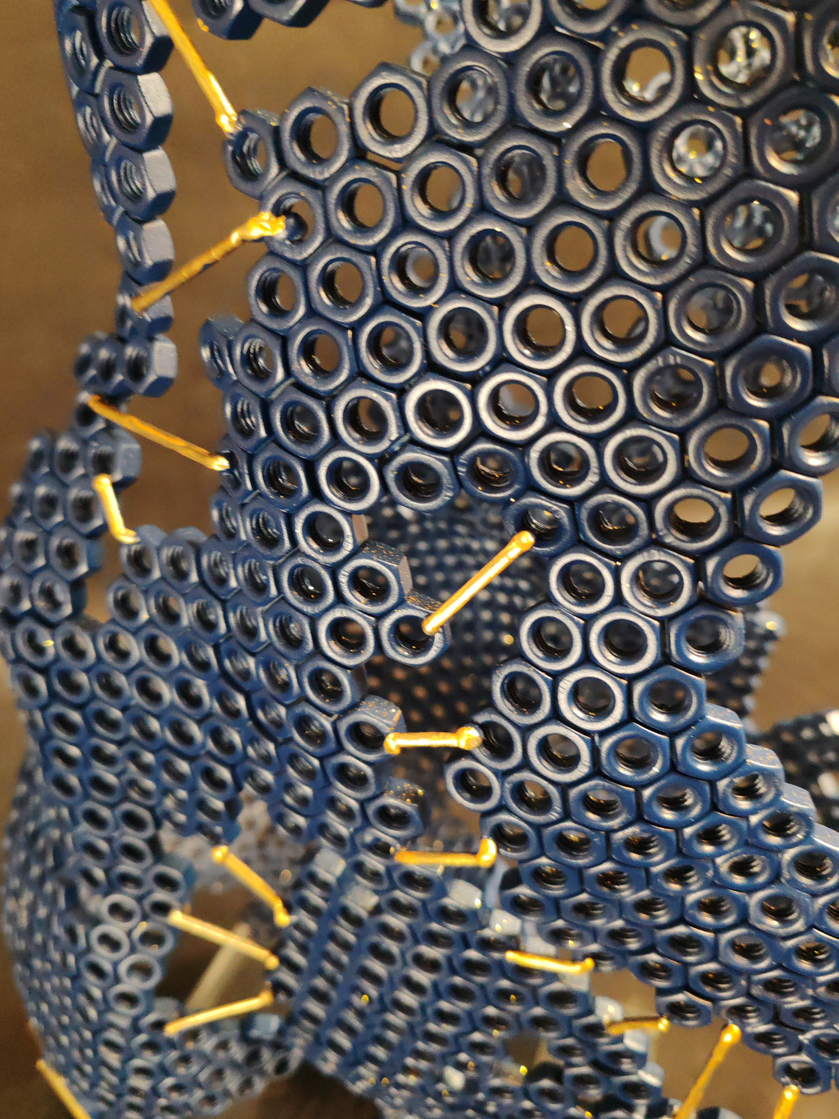 scultura SUTURA