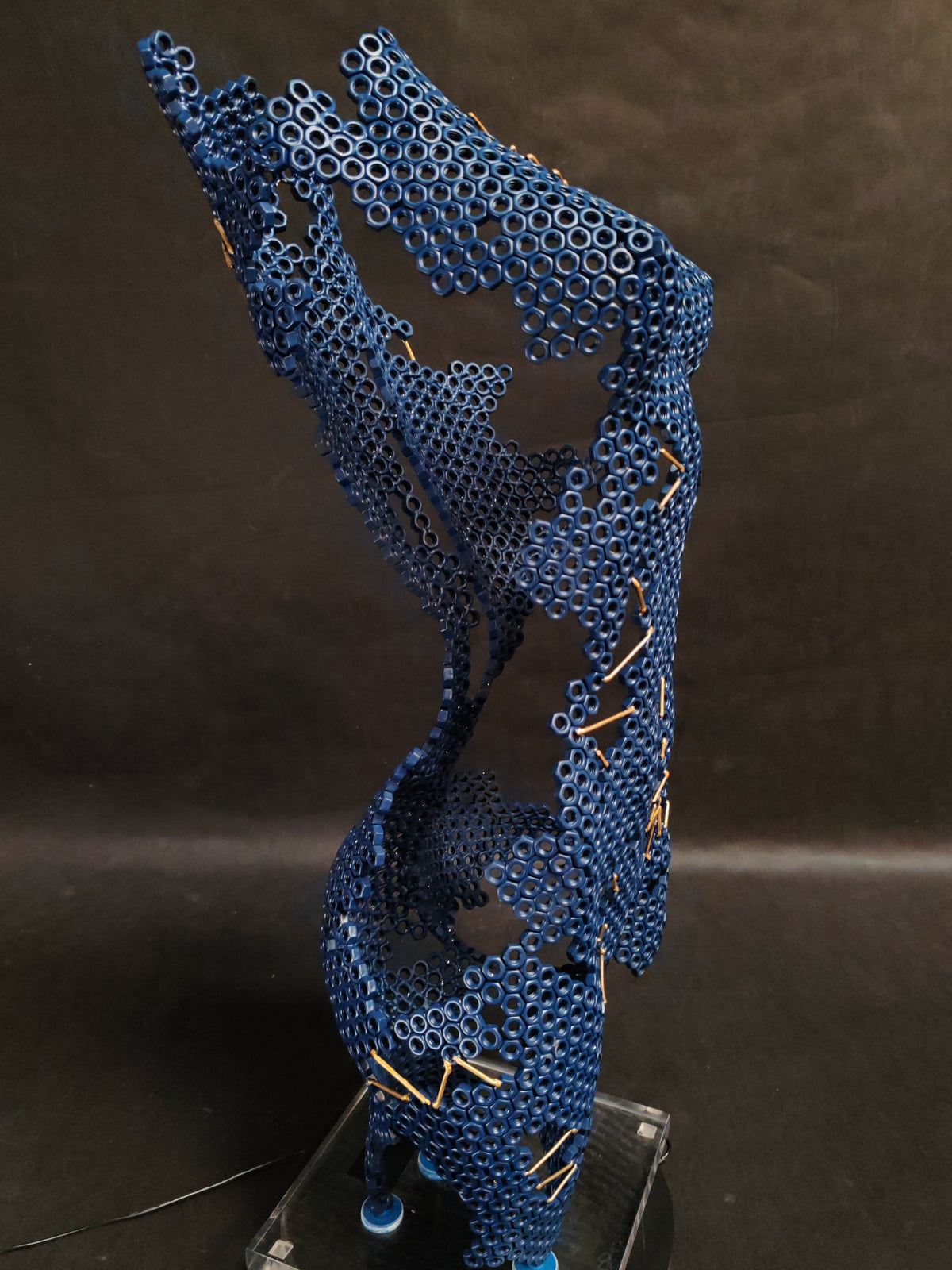 scultura SUTURA