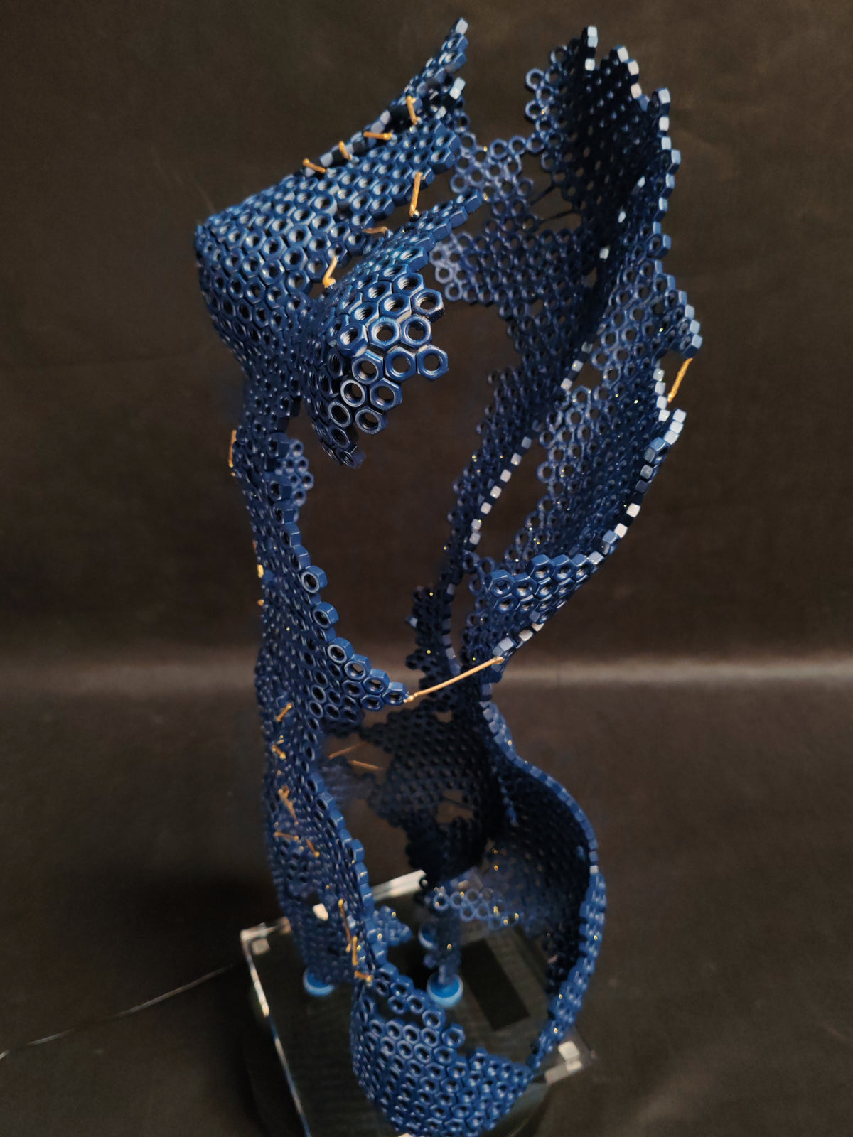 scultura SUTURA