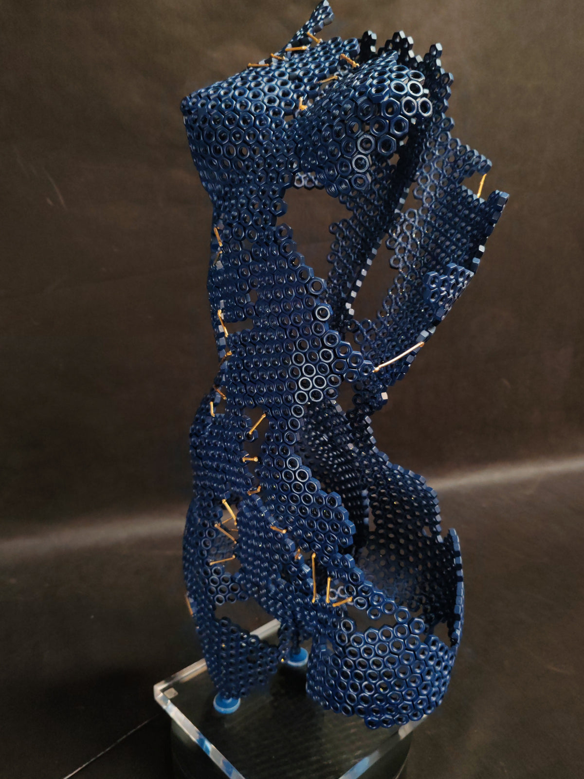 scultura SUTURA