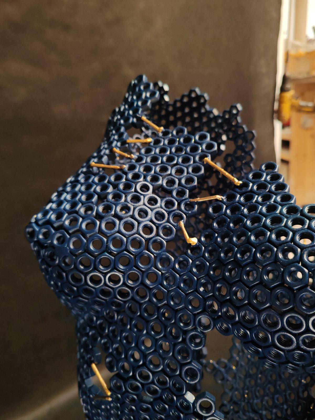 scultura SUTURA