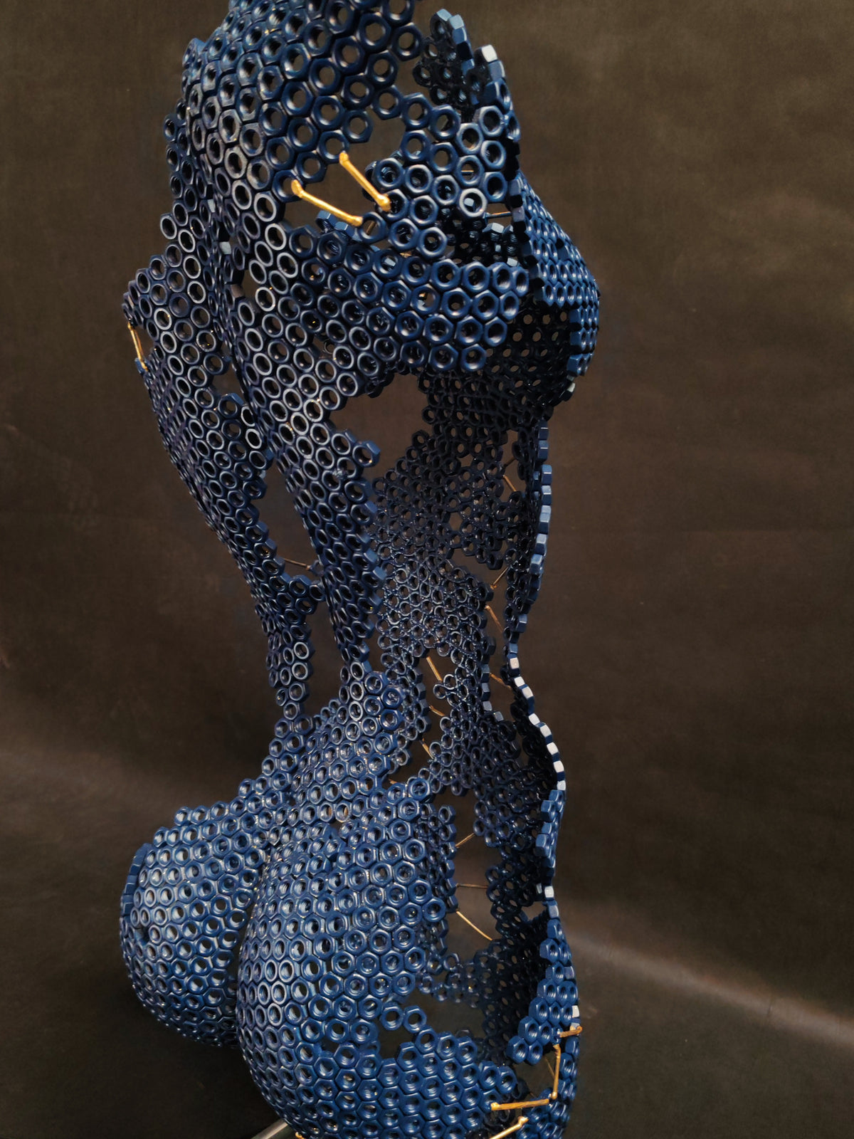scultura SUTURA