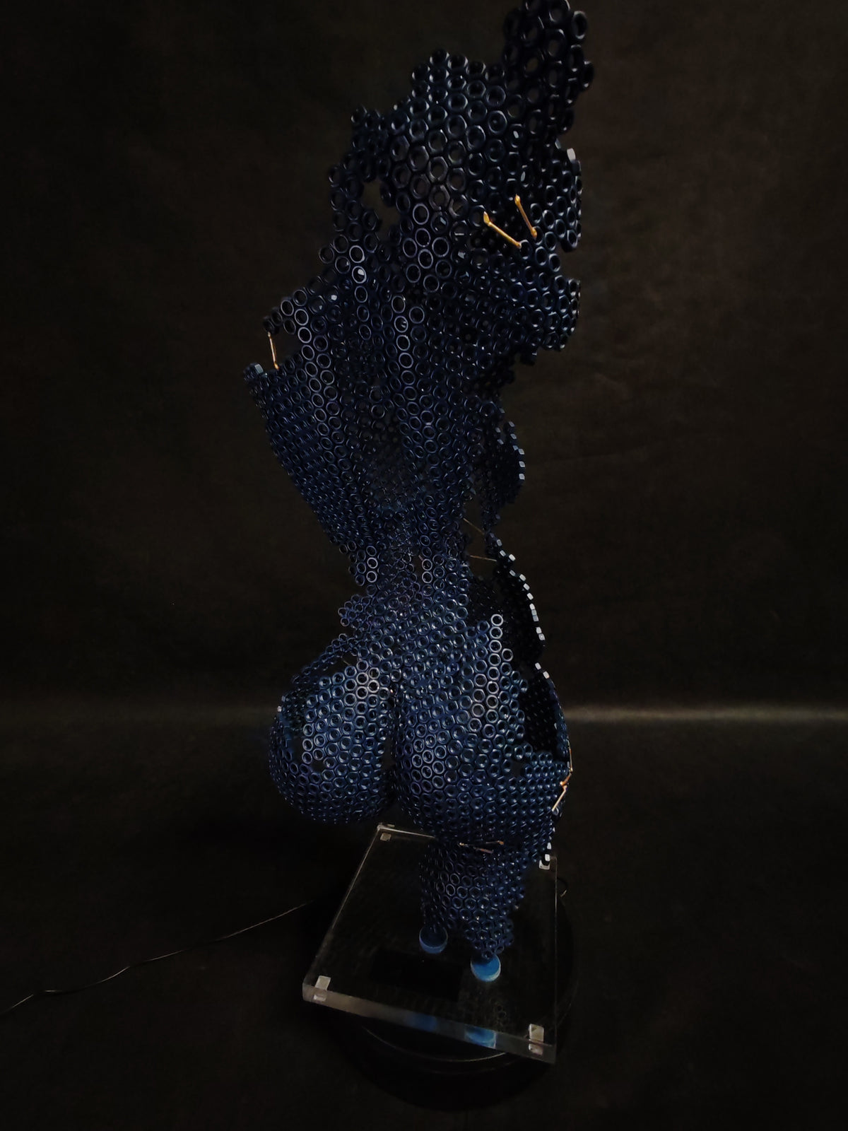 scultura SUTURA